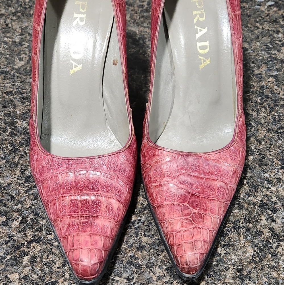Rare PRADA ostrich pink shoes 37.5